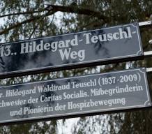 Straßenschild Hildegard Teuschl Weg