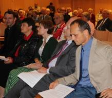Im Karl Rahner Saal werden Erinnerungen ausgetauscht: ...