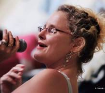 Judith Brode verleit dem Song ihre Stimme und Ausdruck.