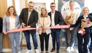 NEU: STR Peter Hacker eröffnet Tageshospiz Aumannplatz Tagespflege mit dem Extra+ 