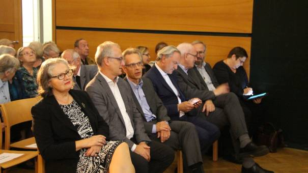 (vlnr) Dr. Christine Schäfer, Vorstandsvorsitzende CS Caritas Socialis Privatstiftung, Mag. Robert Oberndorfer, MBA, Geschäftsführer CS Caritas Socialis, Dr. Christian Metz, Kardinal König Haus, Bischofsvikar Dariusz Schutzki CR