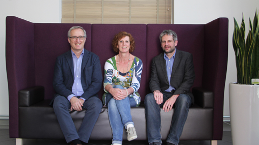 Robert Oberndorfer (GF CS), Ramona Rosenthal (Leitung MS-Tageszentrum) und Paul Panek (Projektkoordinator TU Wien)