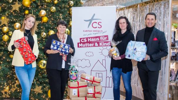 vlnr.: Ljubica Lucic, Marktleiterin Interspar; Sr. Susanne CS, Vorstandsvorsitzende Caritas Socialis; Pamela Zitta, Leitung CS Haus für Mutter und Kind; Florian Richter, Centermanager The Mall;