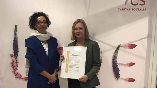 Für die CS Kalksburg wurde das Zertifikat an Ruth Zehenthofer übergeben.