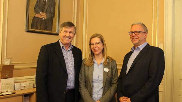 Bezirksvorsteher Erich Hohenberger, Christina Hallwirth-Spörk, Karl Dworschak bei der Feier anlässlich 5 Jahre demenzfreundlicher Bezirk. 