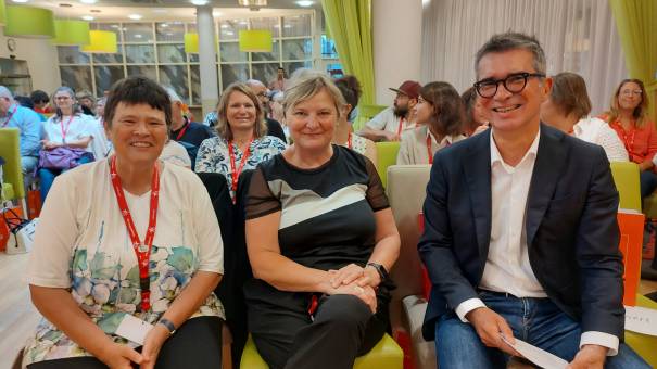 V.l.n.r.: Sr Susanne Krendelsberger CS (Stiftungsvorständin CS Schwestern), Sandra Frauenberger (Geschäftsführerin Dachverband Wiener Sozialeinrichtungen), Klaus Rosino (CS Geschäftsführer)