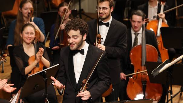 Emmanuel Tjeknavorian, Dirigent des Matrix Orchestras