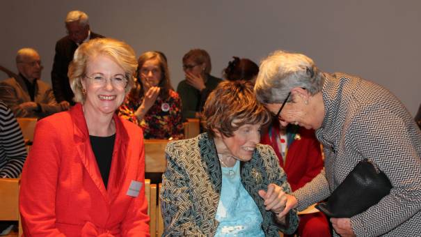 Dr. Christa Karas-Waldheim, Edith Mock und Margit Fischer bei der Eröffnung der 77. CS Weihnachtsschau