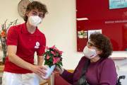 Bundesministerin Elisabeth Köstinger schickt den Bewohnerinnen und Bewohnern der CS Caritas Socialis Rennweg einen weihnachtlichen Blumengruß 
