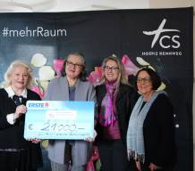 21.000 Euro Spenden kamen am Benefiz-Schokostand des ... 21.000 Euro Spenden kamen am Benefiz-Schokostand des ...