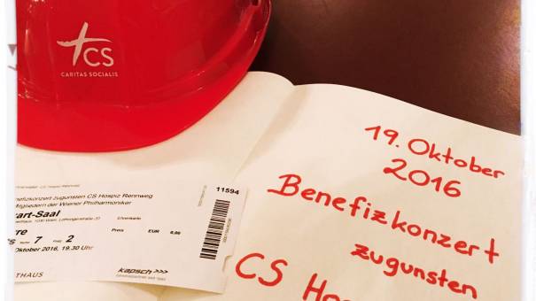 Was macht denn dieser Bauhelm im Wiener Konzerthaus?