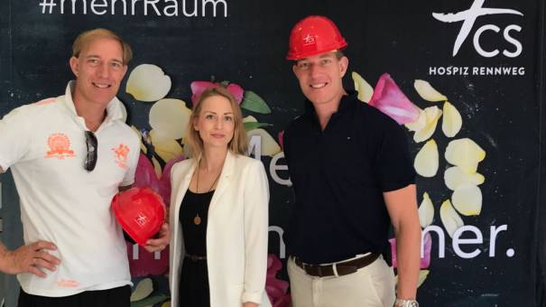 Bernadette Welly, Öffentlichkeitsarbeit CS Hospiz Rennweg, bedankt sich bei Michael und Christoph Gur von Gurex Marktkommunikation für die Unterstützung.