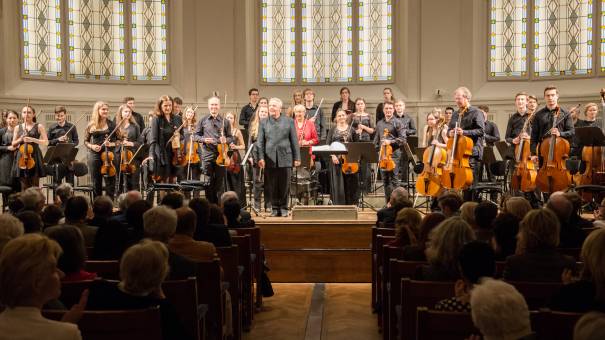 Ensemble camerata ars vivendi mit Dirigent Prof. Georg Mark