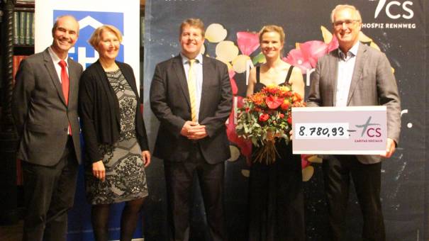 Pianistin Dr. Angelina Maria Werner mit Mag. Robert Oberndorfer (re.), GF CS Caritas Socialis und Musikerfreunden Mag. Brigitte und Dr. Peter Gassler (li.) sowie EHL-Geschäftsführer Mag. Michael Ehlmaier (3.v.li.).