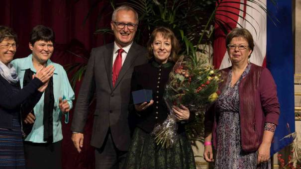 Charlotte Staudinger, Sr. Susanne Krendelsberger CS und Robert Oberndorfer nach der  Preisübergabe an Corinna Klein und Eva Maria Pawlata.