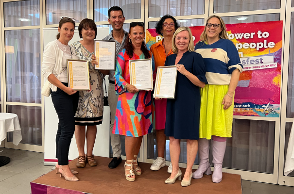 Alexandra Sygmund, Andrea Eder, Human Vahdani, Sabine Walzer, Adelheid Bruckmüller, Sabine Koranda und Sonja Schrey bei der E-Qalin Preisverleihung 2023