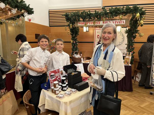 Nandor, Moritz und Anneliese Fiegl zwischen Kekserl und selbstgemachter Marmelade