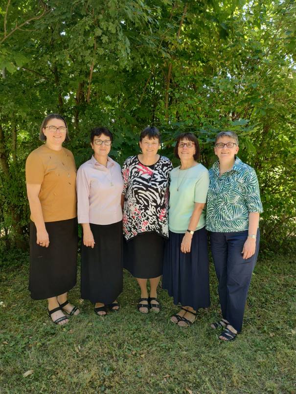 Die neue Generalleitung der Schwesterngemeinschaft Caritas Socialis. vlnr: Sr. Ângela L. Vandresen, Sr. Clotilde R. Bonfim, Sr. Susanne Krendelsberger, Generalleiterin, Sr. Sieglinde Ruthner, Sr. Karin Weiler