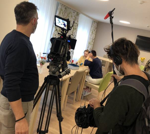 Das Report-Team beim Dreh in der CS Pramergasse. Das Report-Team beim Dreh in der CS Pramergasse.