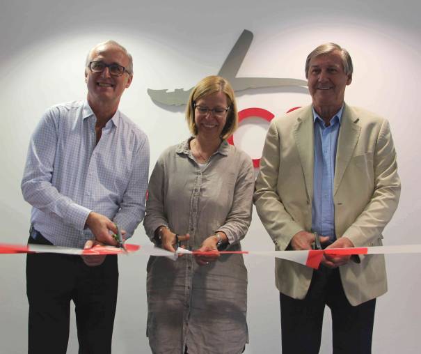 Robert Oberndorfer, Geschäftsführer CS Caritas Socialis, Christine Hallwirth-Spörk, Bereichsleitung Stationäre Pflege und Bezirksvorsteher Erich Hohenberger bei der Eröffnung der neuen Räumlichkeiten.
